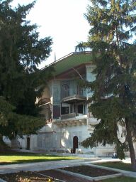 A private balcony above the garden in the 4th court.