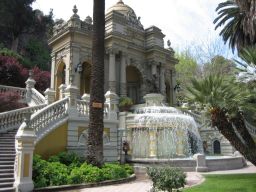 Large fountain at the entrance.